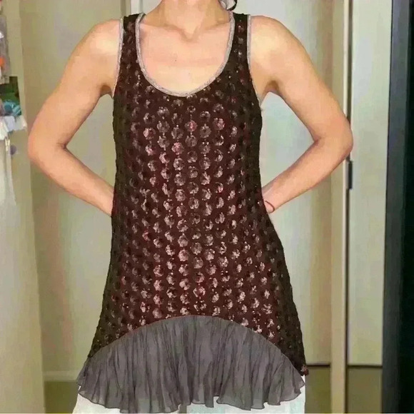 Unique elongated sequence top from a European luxury brand - Picture 9 of 13